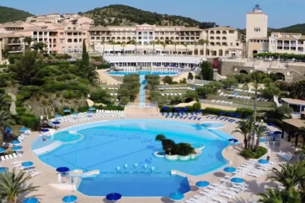 Superbe Appartement Village Cap Esterel 4P Climatise Сен-Рафаель Екстер'єр фото