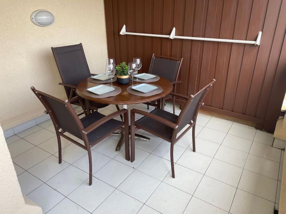Superbe Appartement Village Cap Esterel 4P Climatise Сен-Рафаель Екстер'єр фото